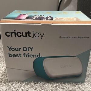Cricut Joy Smart Cutting Machine in Teal and White